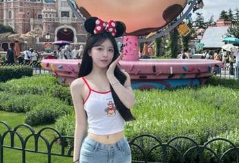 语画界 - 王馨瑶yanni的定制写真，让黑丝美腿成为你的新宠，快来围观！