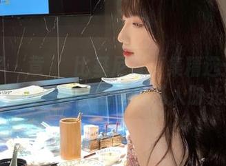 语画界 - 章芃芃比基尼写真集精选：展现魅力与自信的夏日私人时光