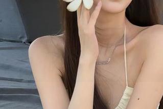 语画界 - 透过豆瓣酱的泳池视角，探索私房摄影的原图之美与细腻