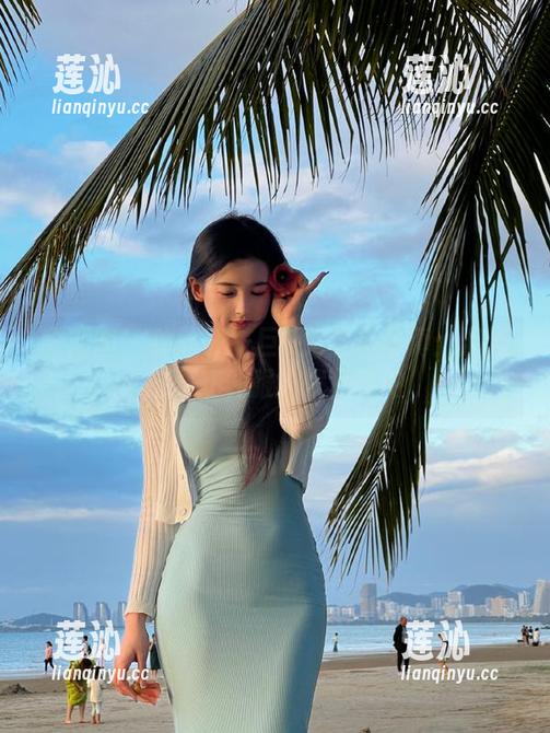 微密圈 - 体验轩子巨2兔全套写真：沉浸在酒红礼服的优雅之中