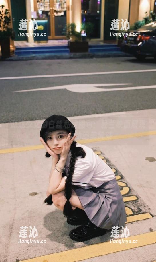 游戏少女的白丝私房图包：轻兰映画展现青春活力的绝美风采