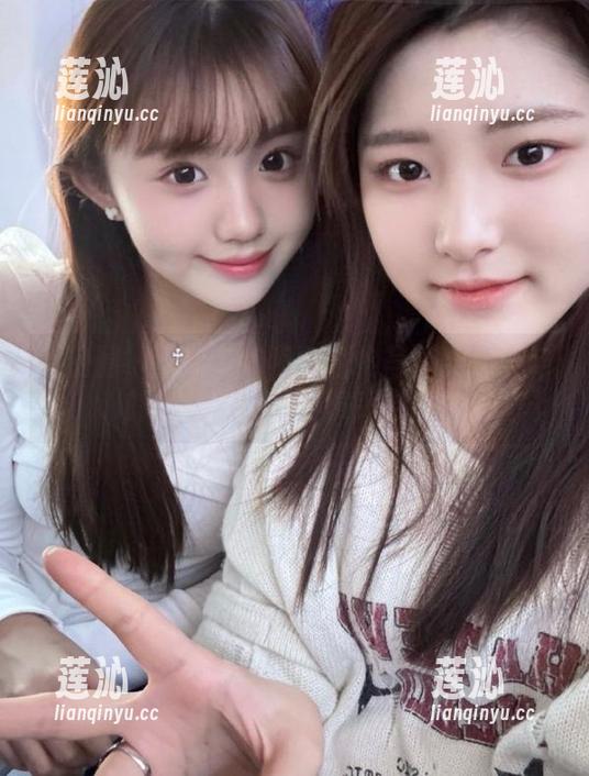 微密圈 - 金希儿的紫色睡袍写真合集：她的自嘲与笑声在镜头中闪耀