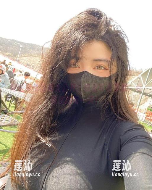 阿寨寨作品集大公开：美足写真资源，点亮你的每一天！