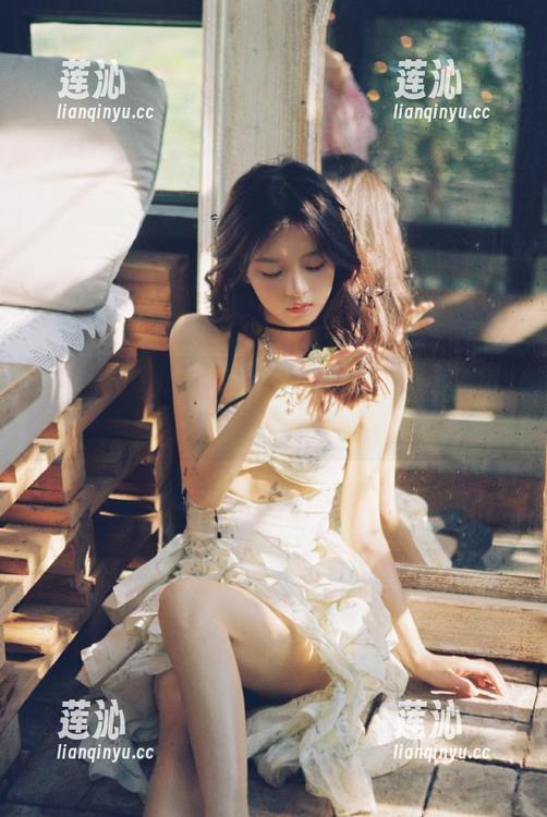 微密圈 - 从精选图库看陈妮妮UNI秘书，揭秘这一系列写真背后的故事