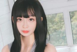 从陌陌咕咕咕的视角欣赏兔女郎私房照片合集，领略青春与妩媚的完美交融！