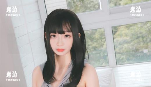 从陌陌咕咕咕的视角欣赏兔女郎私房照片合集，领略青春与妩媚的完美交融！