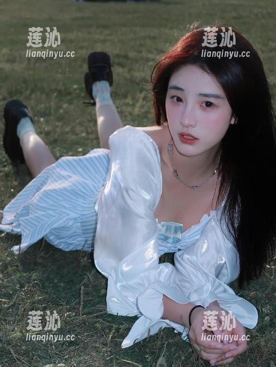 微密圈 - 雪怡妹纸的女仆一天，定制图片为你展开绝美的幻想世界