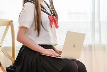 走进青水百合子的私房世界，女仆美图带你感受清新风格