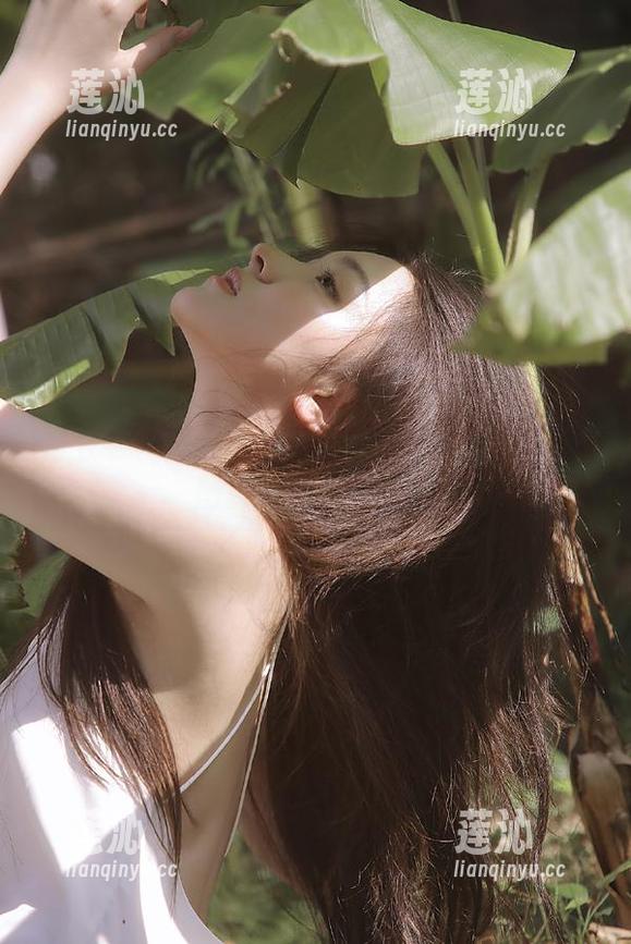 青豆客 - Lee小棠女孩的写真精选：走进图库中的奇幻世界