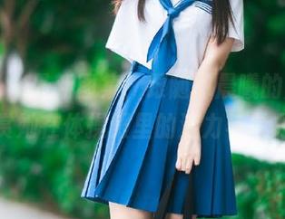 青豆客 - 最新图集：跟随何晨曦的脚步，欣赏她在体操服里的活力与魅力！