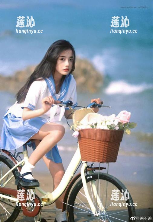 青豆客 - 探索美昕Yumi泳装的魅力，福利图集带你畅游夏日热情！