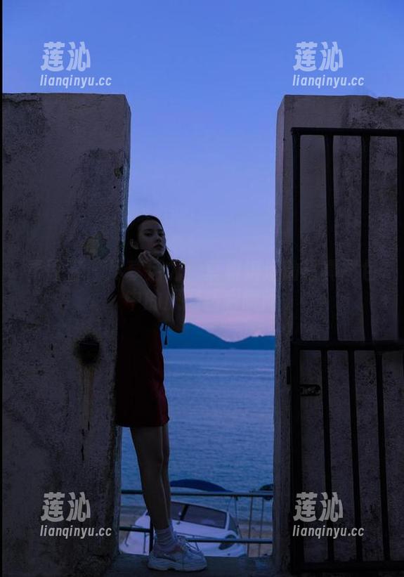 青豆客 - 尽享活力：莫雅淇运动写真图包中的原图精彩瞬间