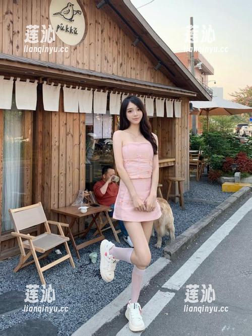 青豆客 - 若影若现的诱惑：谭晓彤丝袜写真图集尽显她的婉约与风情