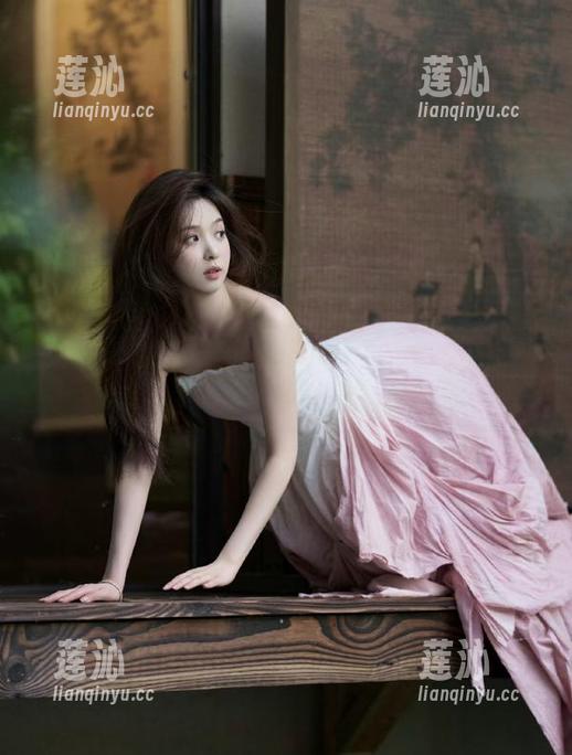 青豆客 - 进入谭晓彤的可爱写真世界，精彩套图合集不容错过！