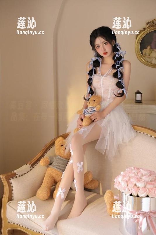 青豆客 - 尽情欣赏顾欣怡的比基尼高清作品集：在每一幅画面中感受无尽的夏日情怀