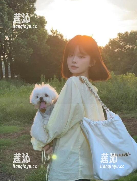 顽味生活 - 张槑槑灰丝写真，原图深度解析她的美丽与个性特征