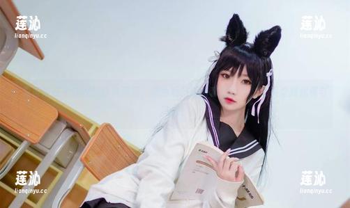 鬼畜瑶在不在w的经典演绎，黑色短款旗袍套图分享，完美诠释优雅与风情！