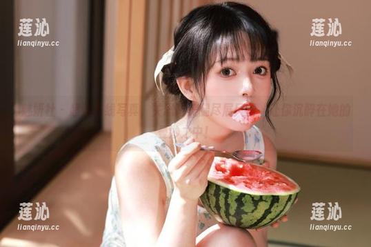 魅妍社 - 超赞在线写真，关思阳美腿尽展风情，让你沉醉在她的曼妙之中！